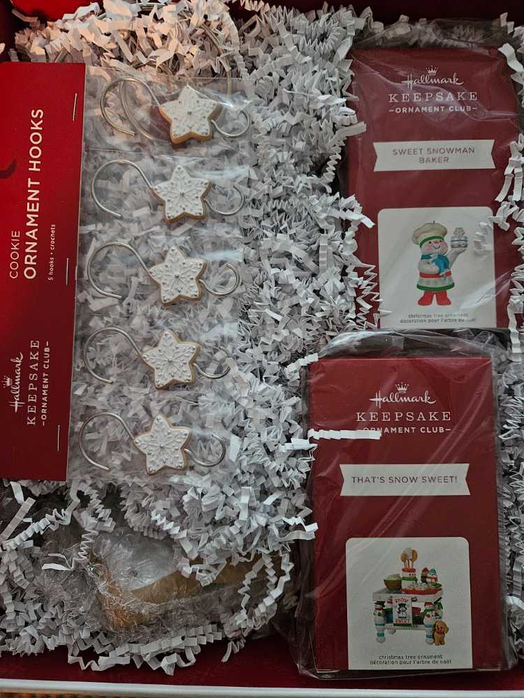 2021 Hallmark Ornament Club Member Box  ornament collectible - Main Image 3