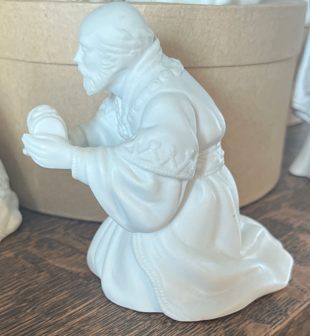 Christmas Nativity. Avon Nativity Collectibles. 1982. The Magi. Melchior. - Avon Nativity Collectibles (Avon: The Magi Melchior) ornament collectible - Main Image 4