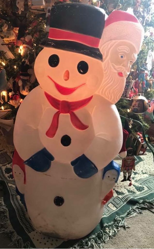 Shiny Brite - Round - Stencil - Snowflakes & Holly - Red