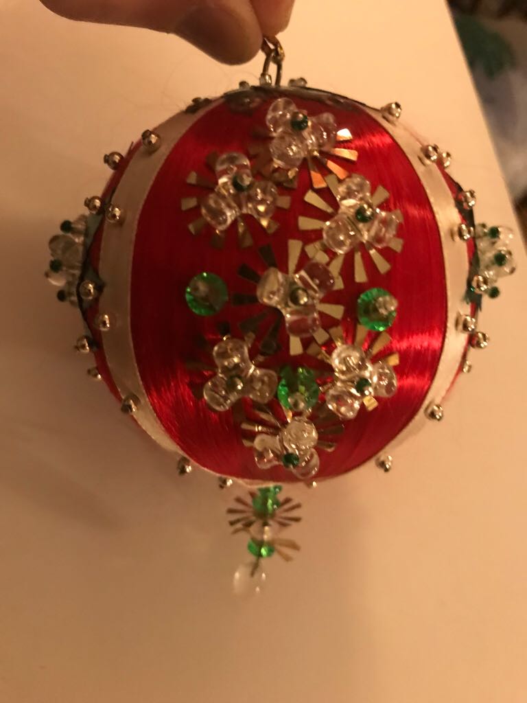Bead & Sequin - Round - Red/Green/Gold - Round (Bead & Sequin) ornament collectible - Main Image 2