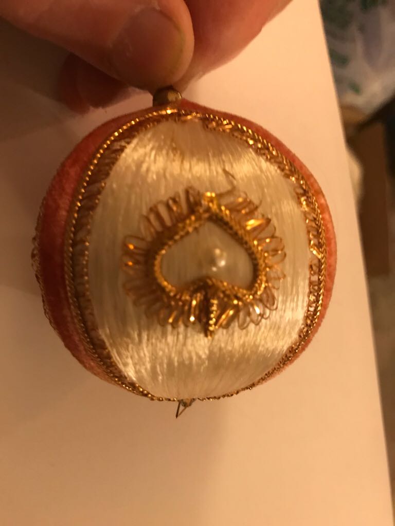 Bead & Sequin - Round - White & Gold - Round (Bead & Sequin) ornament collectible - Main Image 2