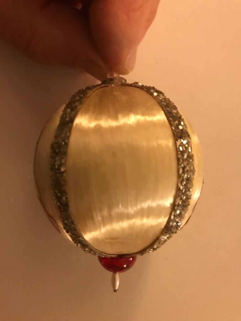 Bead & Sequin - Round - White, Gold - Label - Round (Bead & Sequin) ornament collectible - Main Image 2