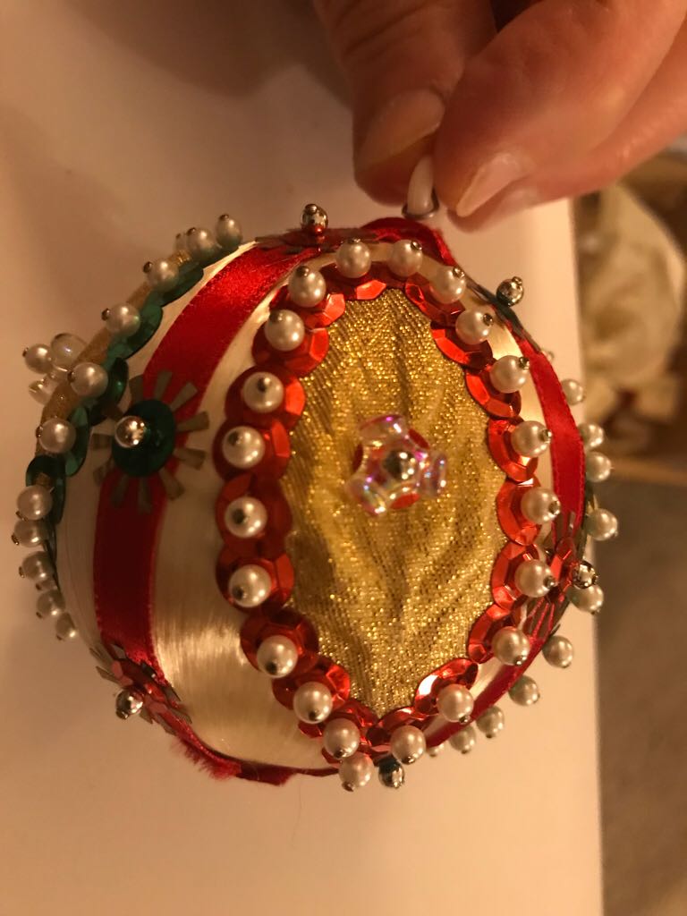 Bead & Sequin - Round - White, Green, Red - Round (Bead & Sequin) ornament collectible - Main Image 2