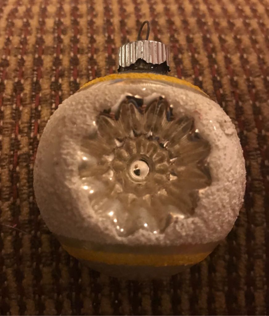 Shiny Brite - Round - Frosted Star - Reflector - Double Reflector (Round) ornament collectible - Main Image 2