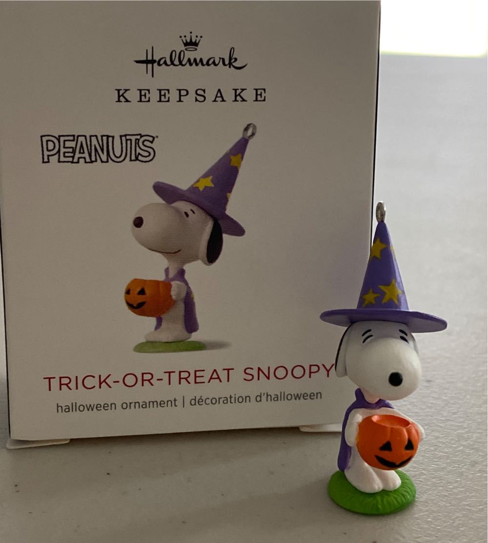 Trick-or-Treat Snoopy - Peanuts (Halloween) ornament collectible [Barcode 763795386642] - Main Image 4