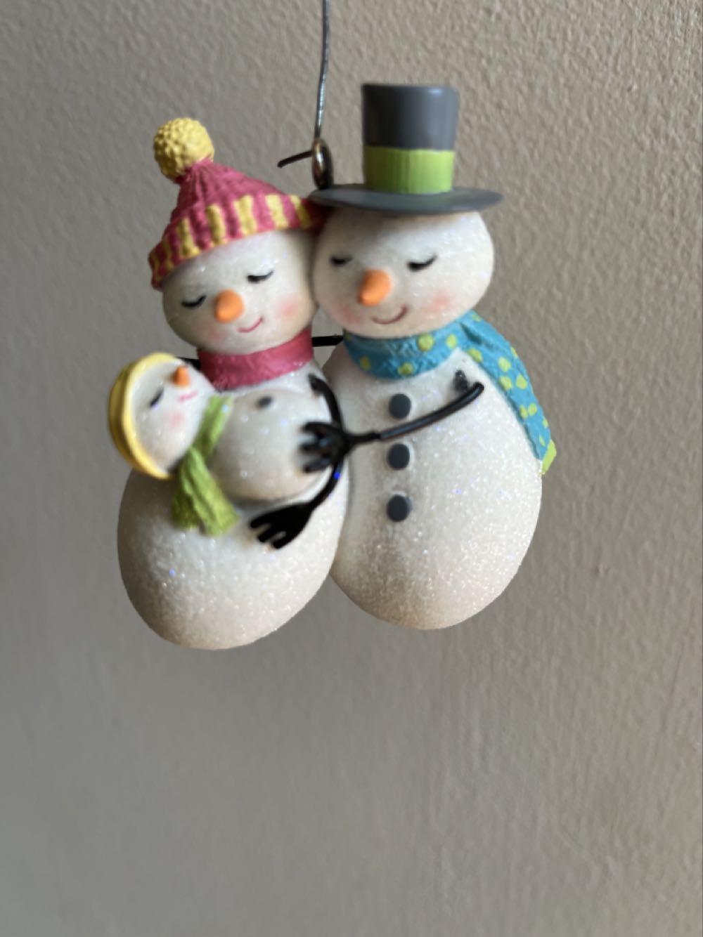 A New Little One! - Snowmen (Family) ornament collectible [Barcode 795902079178] - Main Image 3
