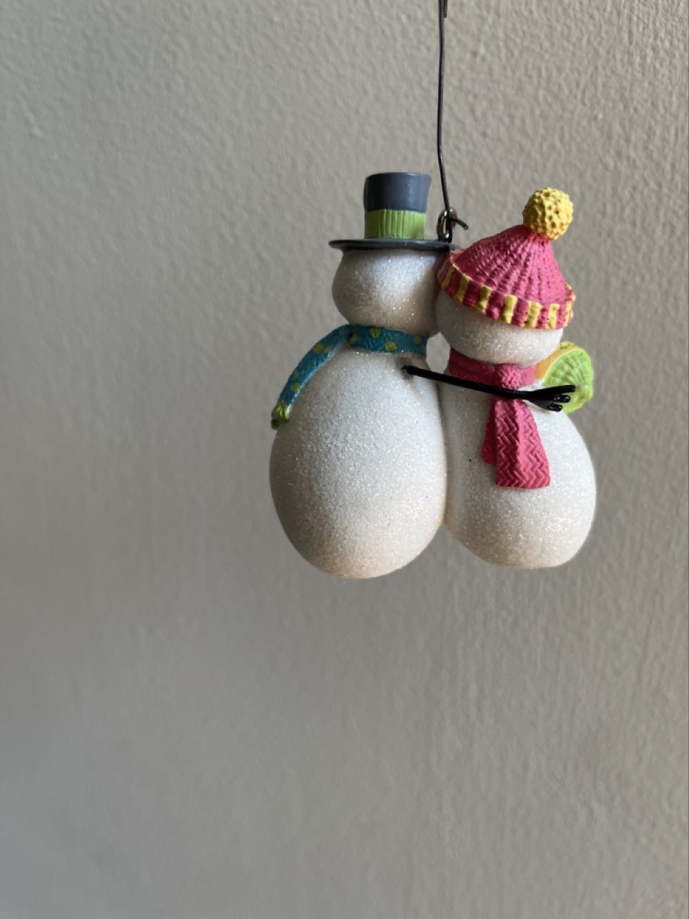 A New Little One! - Snowmen (Family) ornament collectible [Barcode 795902079178] - Main Image 4