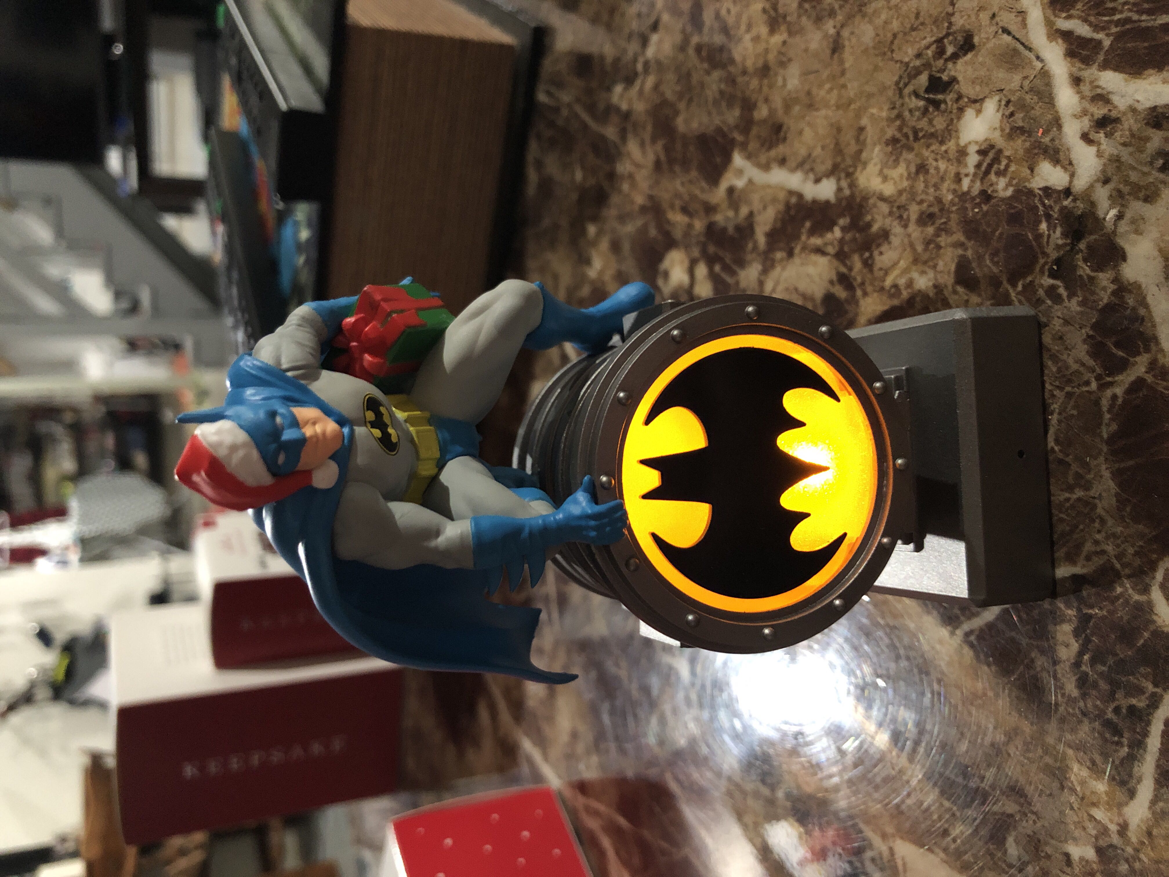 Batman Peekbuster - Batman (Batman) ornament collectible [Barcode 763795373383] - Main Image 3