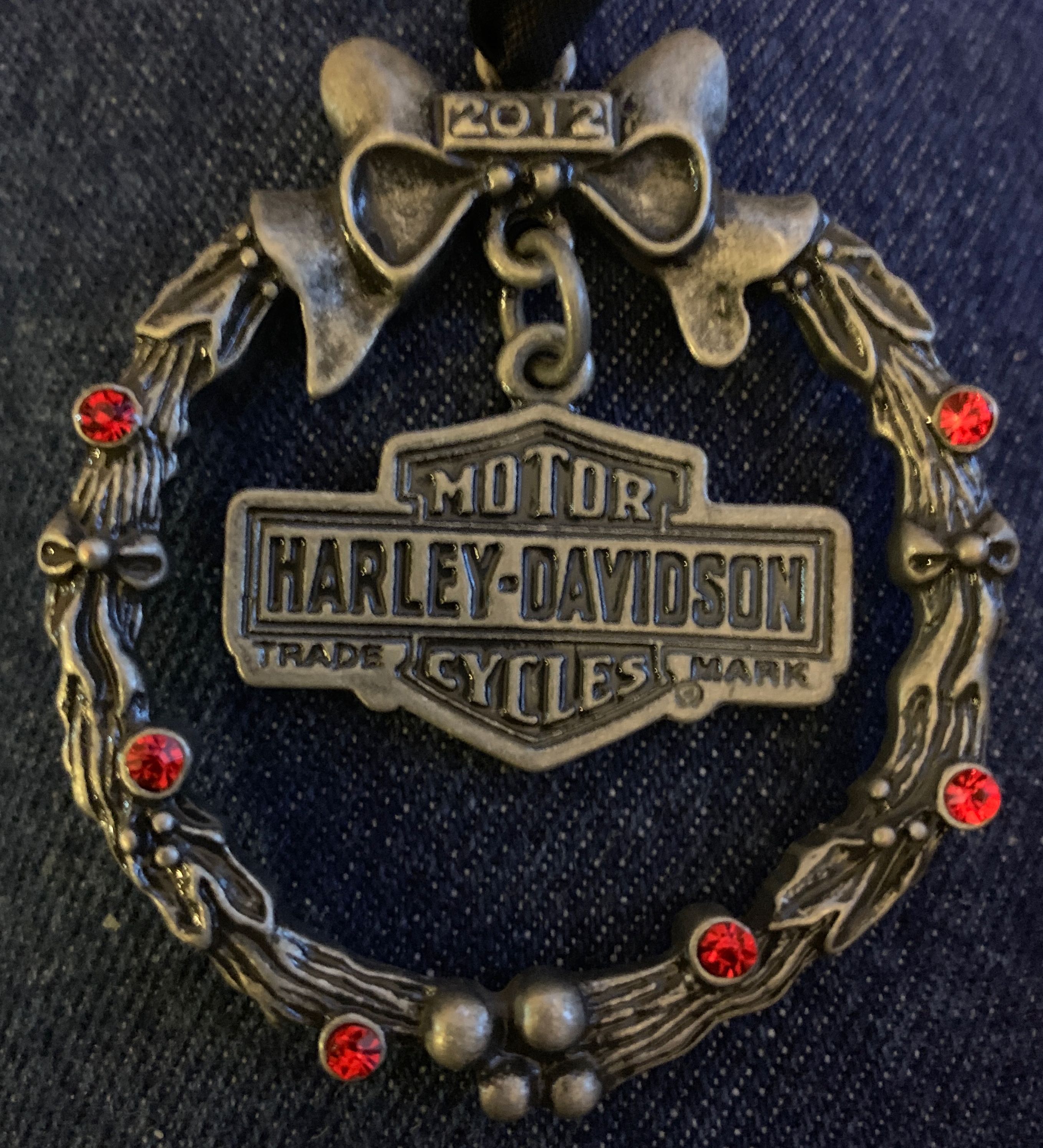 Pewter 2012 Harley Davidson Bar & Shield Wreath  ornament collectible - Main Image 2