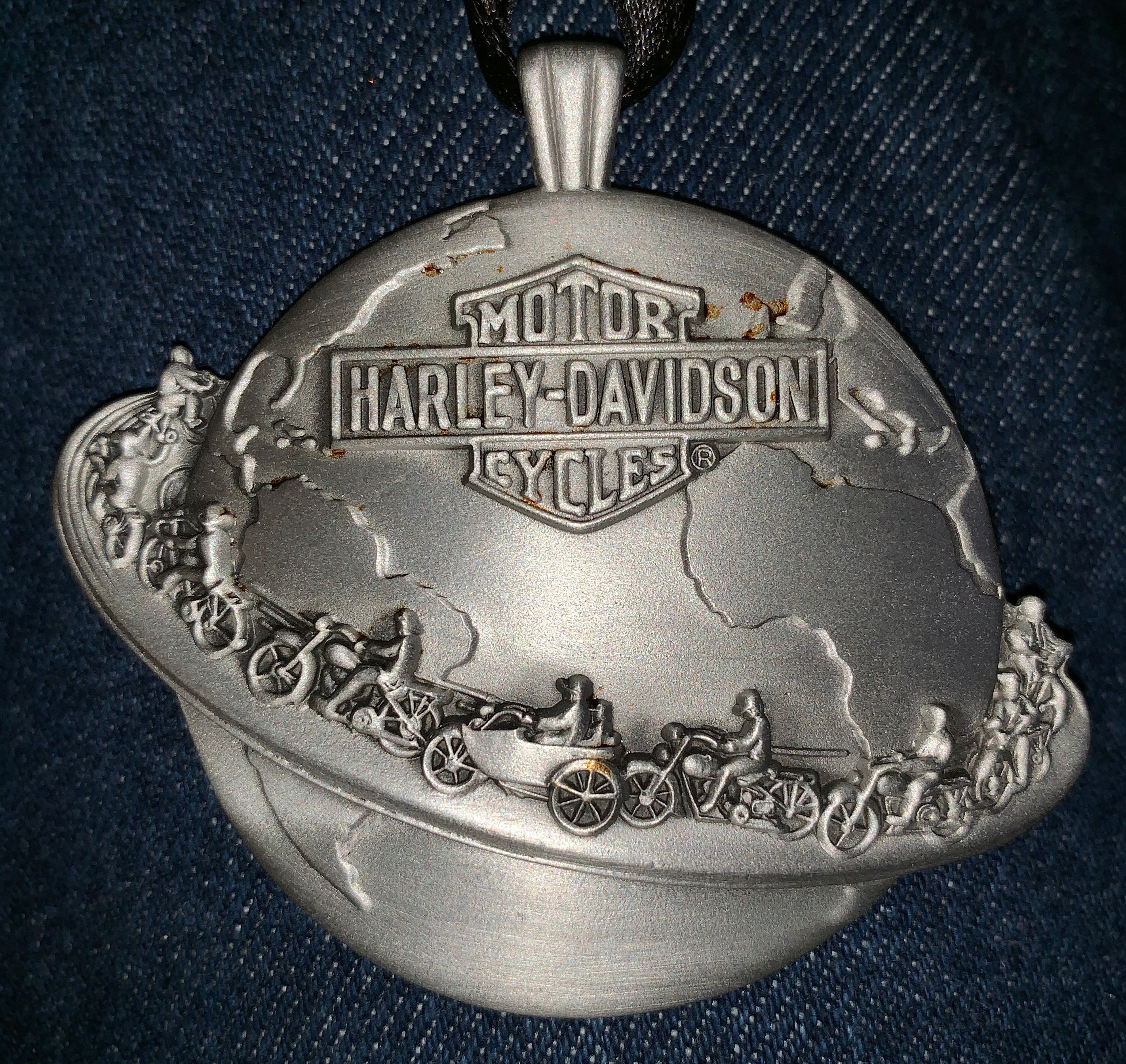 Gold Ornament Disply Stand 2017