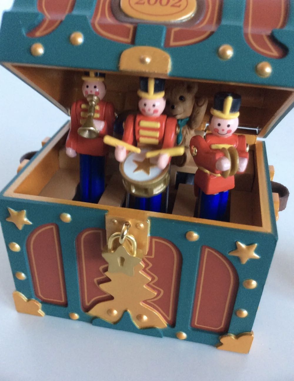 Merry Music Makers  (Muxic Box) ornament collectible [Barcode 015012680027] - Main Image 4