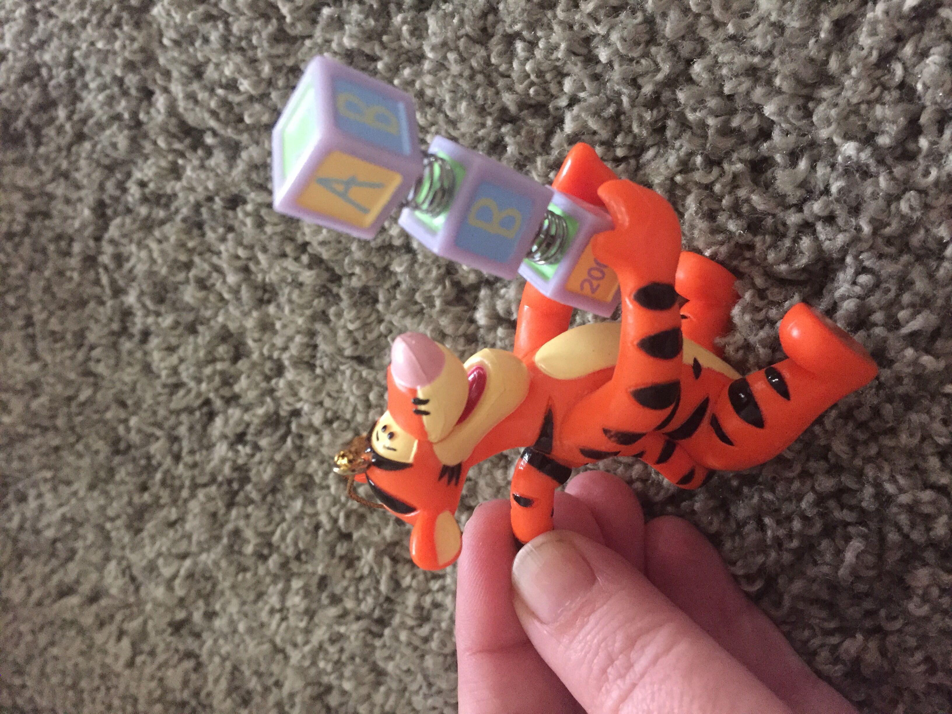 Maxine The Crabby Caroler 