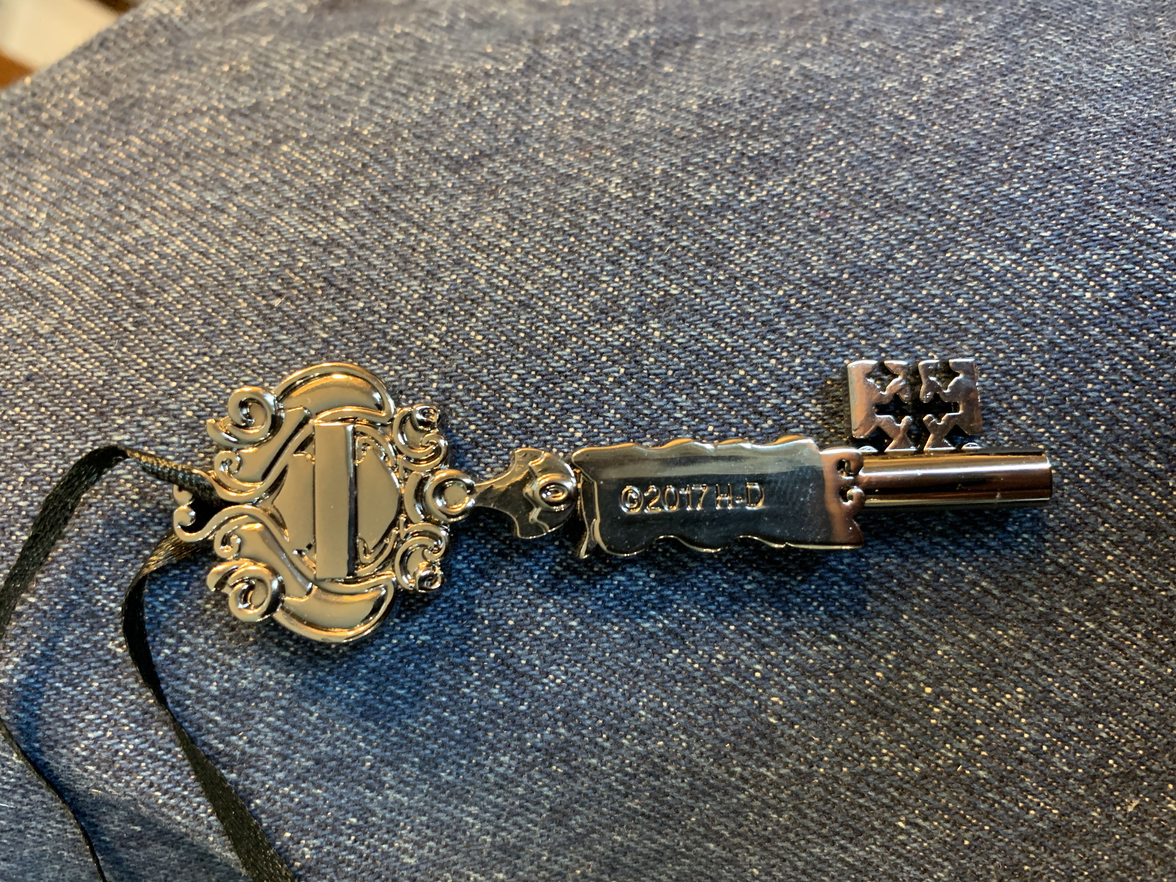 Pewter 2017 Harley Davidson Key  ornament collectible - Main Image 2