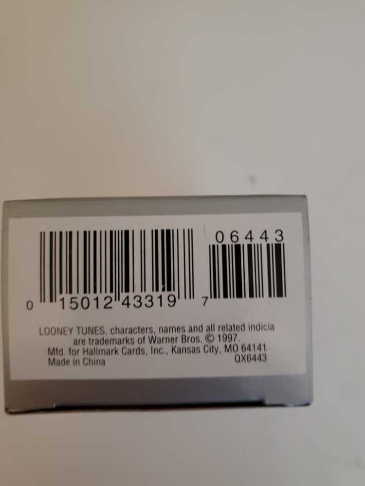 Looney Tunes: “BUGS BUNNY” - Bugs Bunny - Looney Tunes (Hanging Ornament) ornament collectible [Barcode 015012433197] - Main Image 2