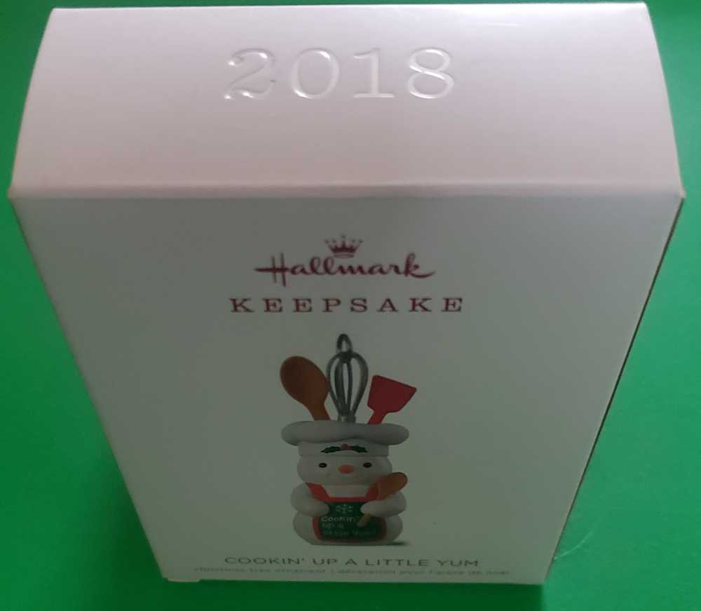 Cookin’  Up A Little Yum - Hallmark Keepsake (Cookin’ Up A Little Yum) ornament collectible [Barcode 763795346660] - Main Image 3