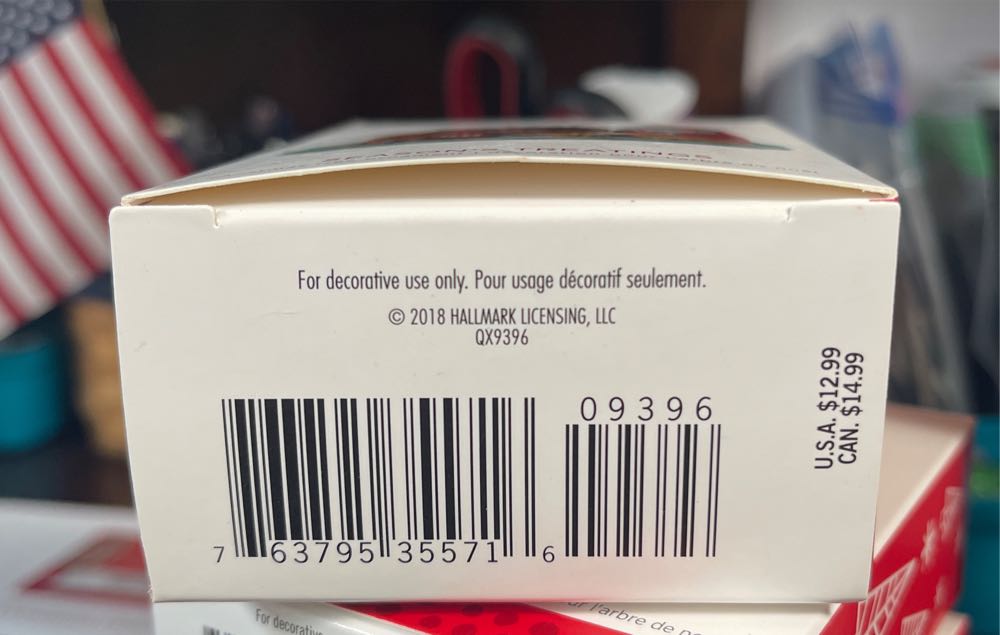 Season’s Treatings #10 (2018) - Season Treatings (Food - Dessert) ornament collectible [Barcode 763795355716] - Main Image 2