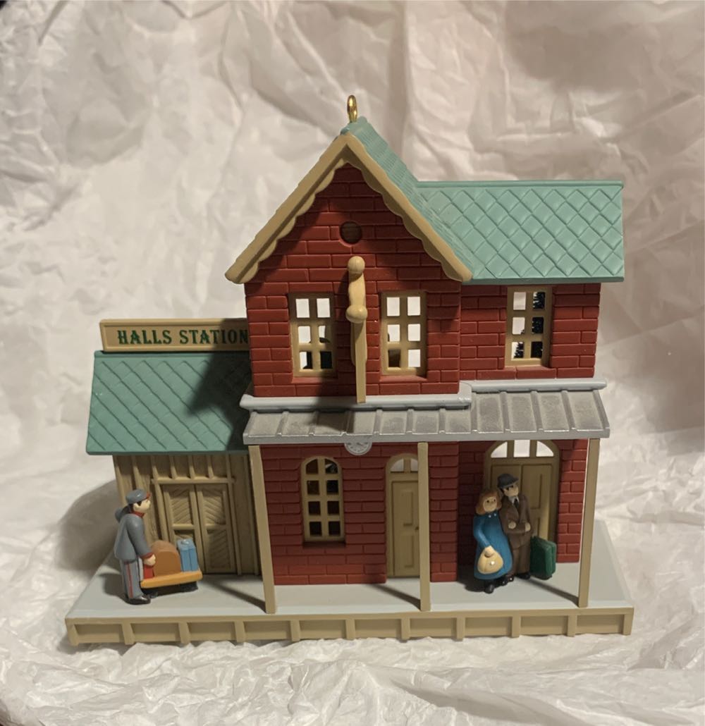 Nostalgic Houses & Shops Compliment (1998) Halls Station - Nostalgic Houses And Shops (Buildings) ornament collectible [Barcode 015012437348] - Main Image 3