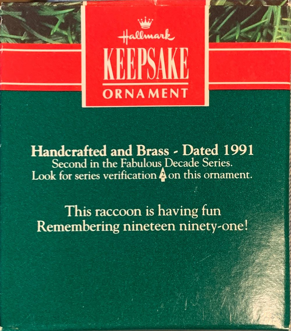 Fabulous Decade #2 - Fabulous Decade (Racoon) ornament collectible [Barcode 070000027437] - Main Image 2