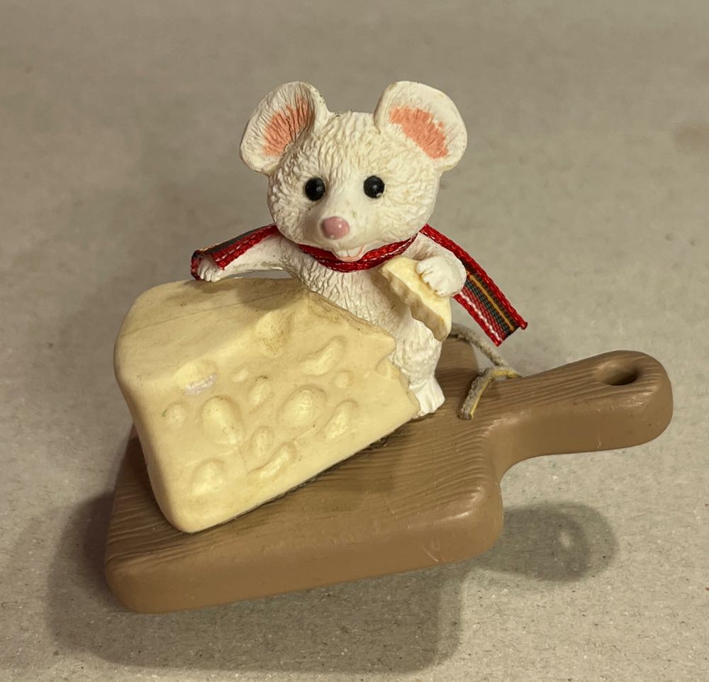 Merry "Swiss” Mouse - MOUSE (Mice) ornament collectible [Barcode 070000027437] - Main Image 3