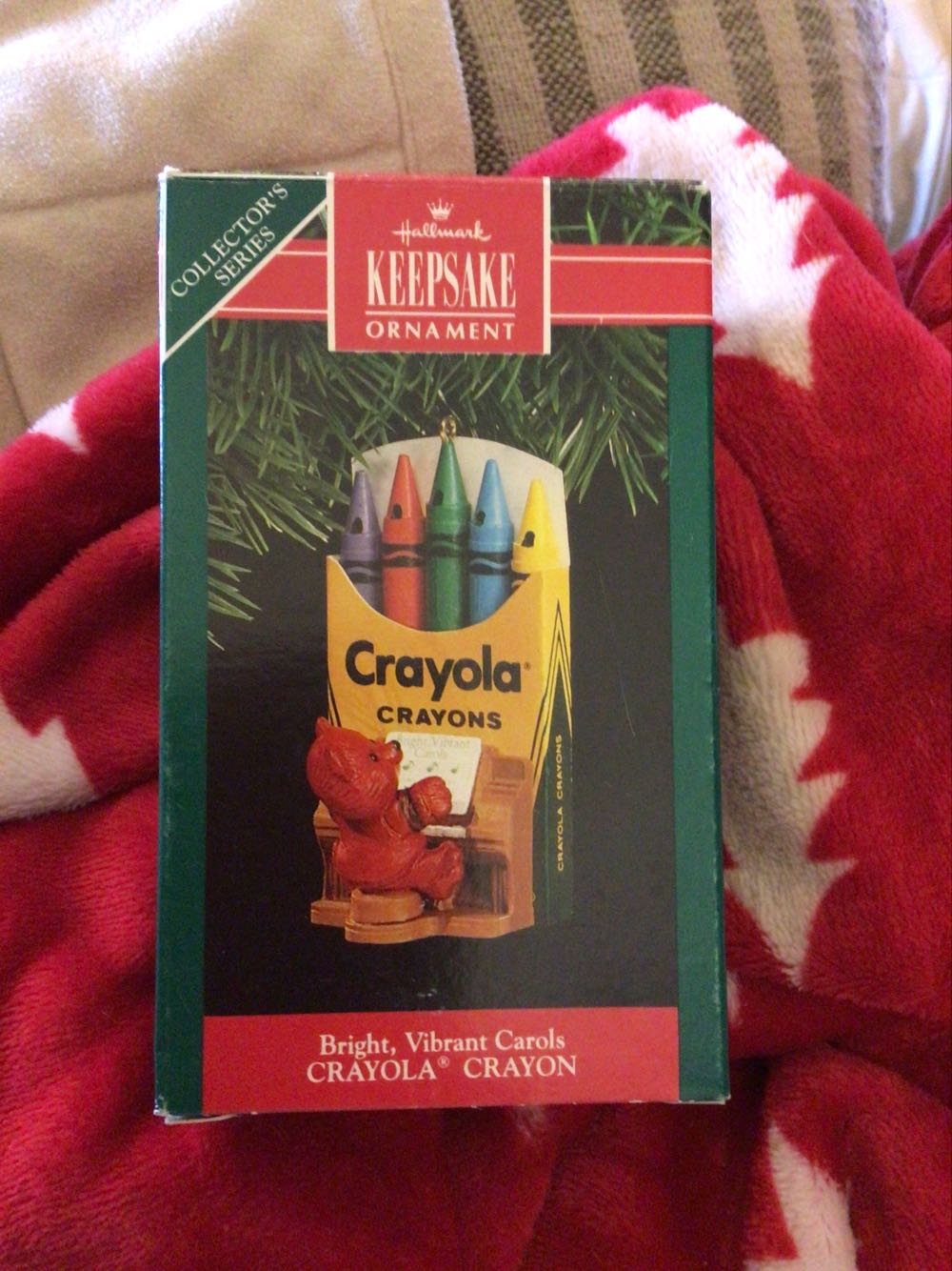 Crayola Crayon #3 Bright, Vibrant Carols - Crayola Crayon (Crayola) ornament collectible [Barcode 070000027451] - Main Image 2