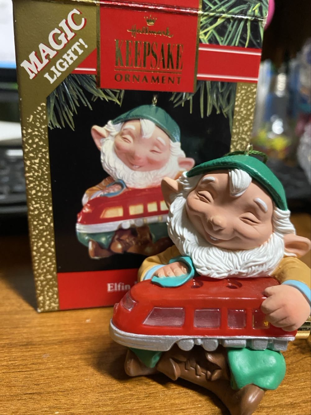 Elfin Engineer   (Magic Light) ornament collectible [Barcode 070000027512] - Main Image 4