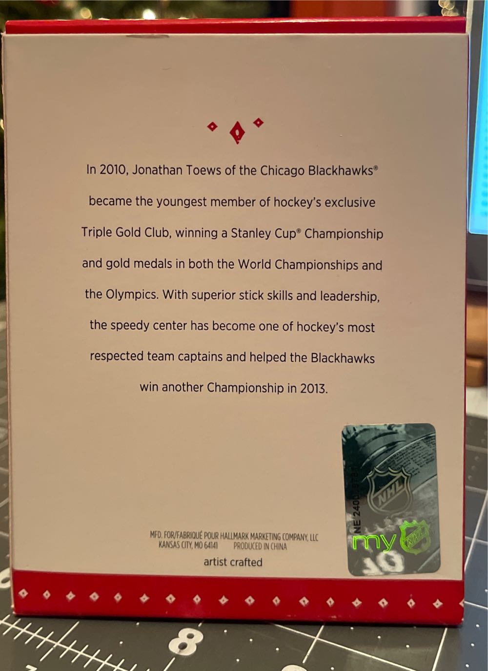 Jonathan Toews - Home - NHL Collection (Chicago Blackhawks) ornament collectible [Barcode 763795983353] - Main Image 2
