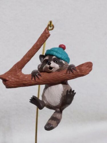 Hang In There   (Animals & Nature) ornament collectible [Barcode 070000027420] - Main Image 3