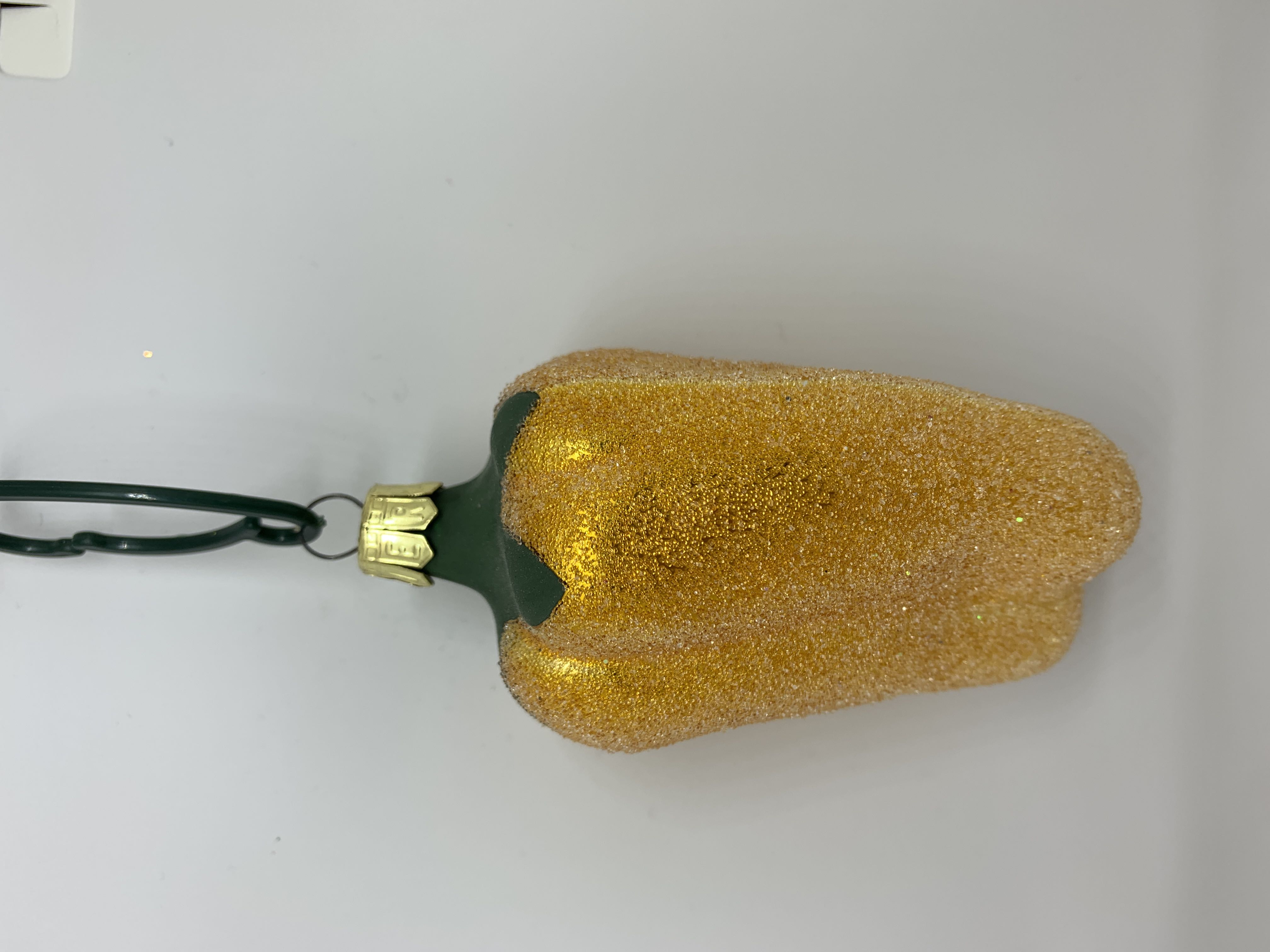 CW Embossed Hollly. Berry Ball