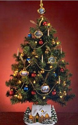 Thomas Kinkade Painter Of Lights - Christmas Village (Christmas Decor) ornament collectible - Main Image 1