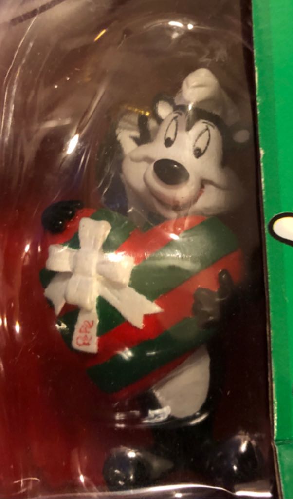 Pepe Le Pew - Peace On Earth (Looney Tunes) ornament collectible - Main Image 1