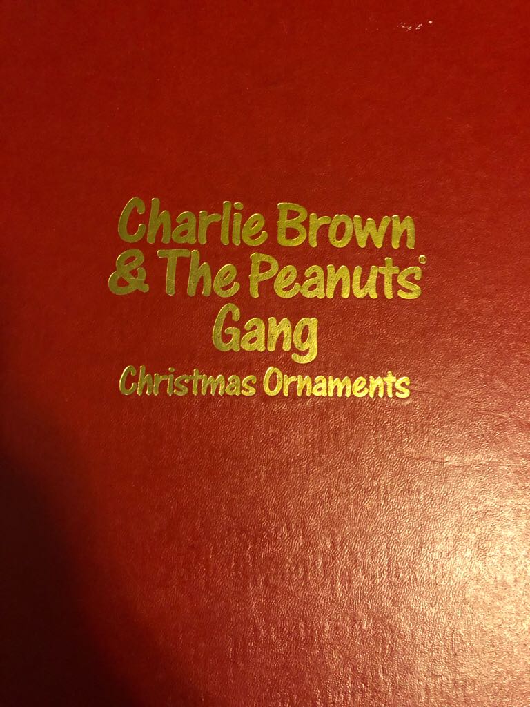 Charlie Brown With Ribbon - Charlie Brown And The Peanuts Gang (Peanuts) ornament collectible - Main Image 2