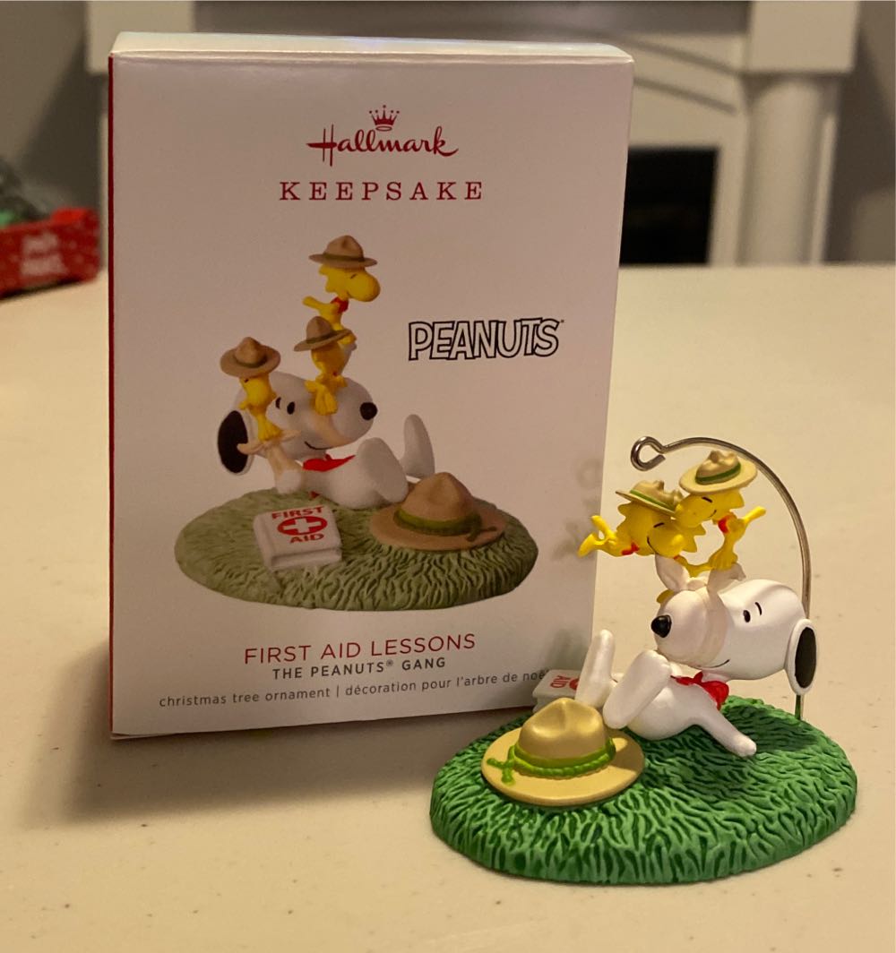 First Aid Lessons - Snoopy And The Beagle Scouts (Peanuts) ornament collectible [Barcode 763795347094] - Main Image 4