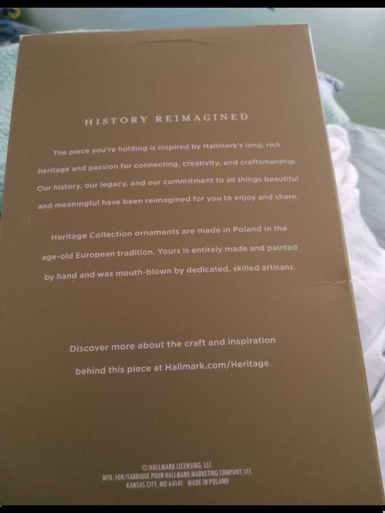 Blue Snowflake Santa 2018 - Heritage Collection (Blue Snowflake) ornament collectible [Barcode 763795323968] - Main Image 3