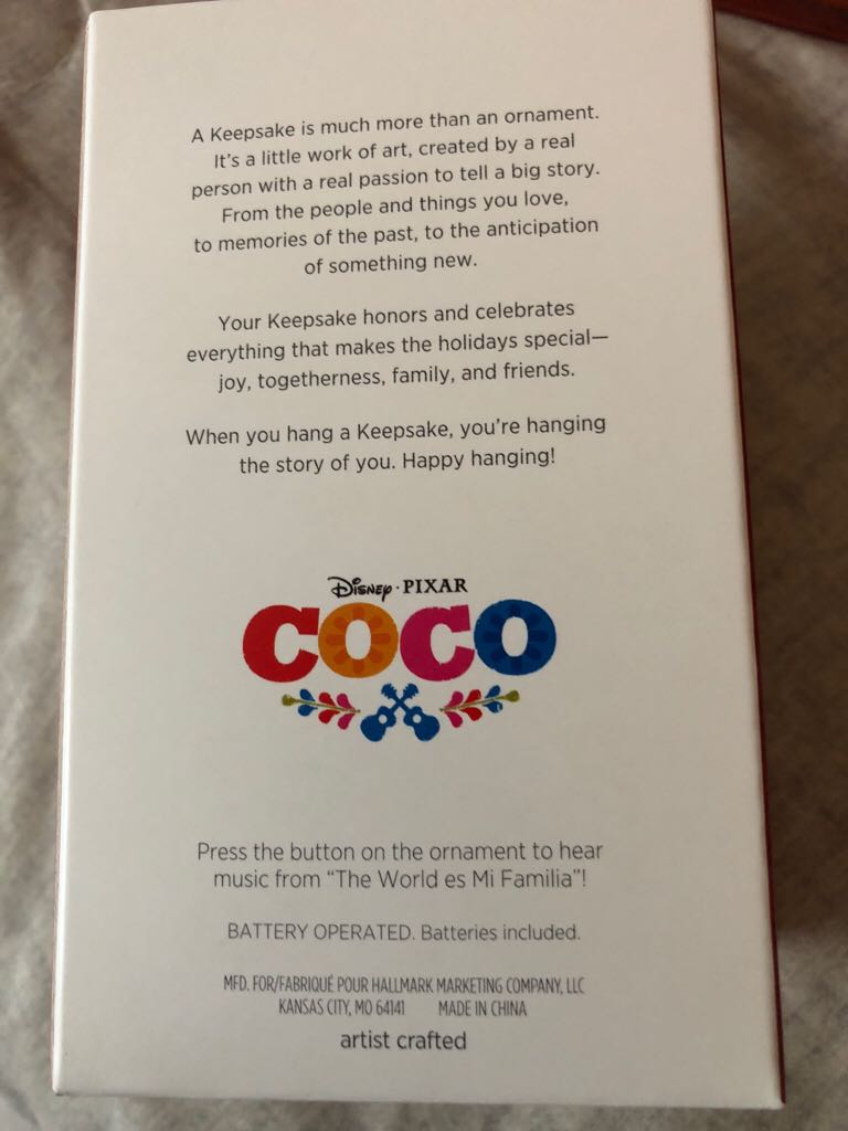 The World Es Mi Familia - Coco (Disney / Pixar) ornament collectible [Barcode 763795408153] - Main Image 2