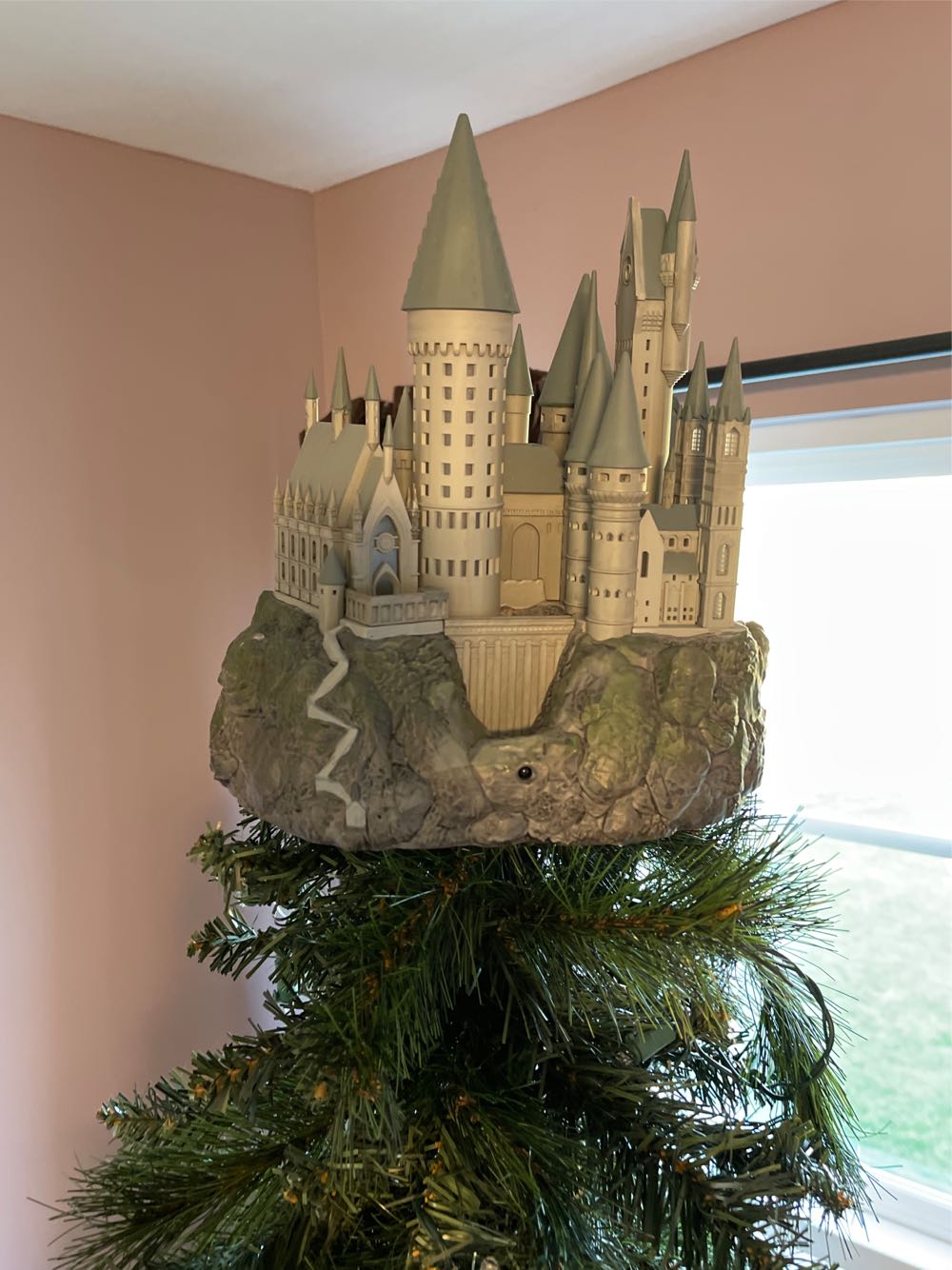 Hogwarts Castle Tree Topper - Harry Potter Story Tellers (Harry Potter) ornament collectible [Barcode 763795458059] - Main Image 4