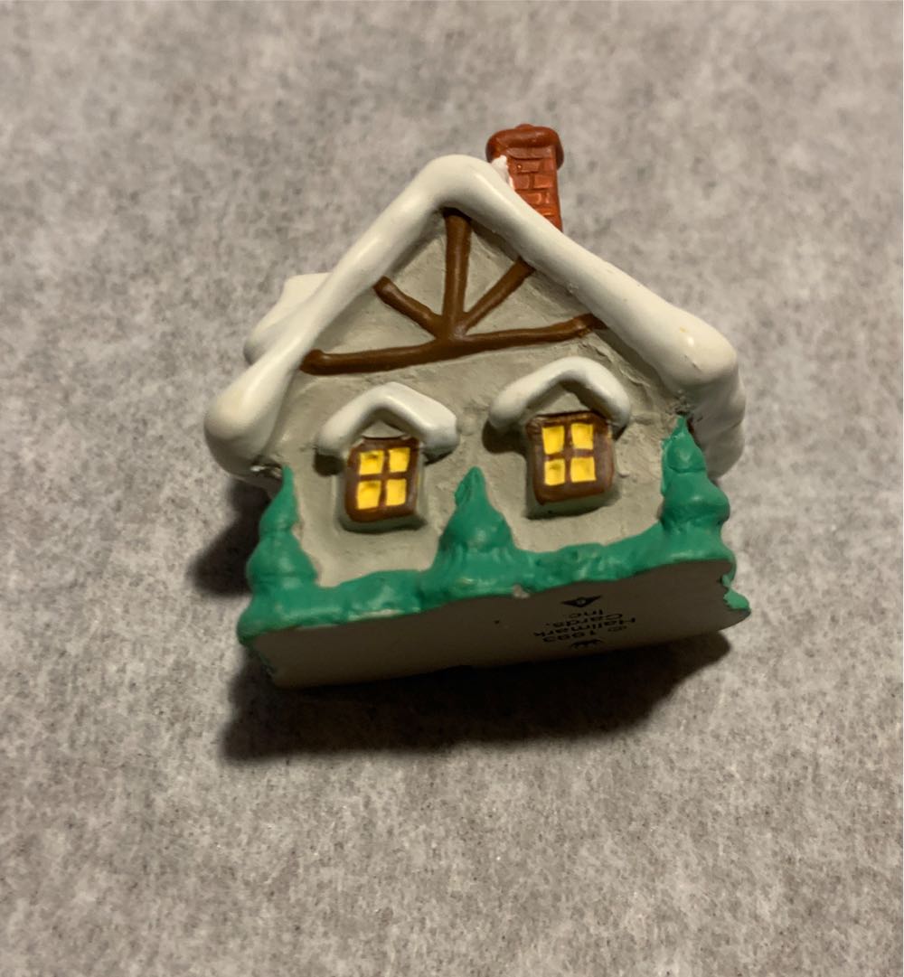 Toy Shop #6 - Old English Village Miniature (Old English Village) ornament collectible [Barcode 015012029314] - Main Image 4
