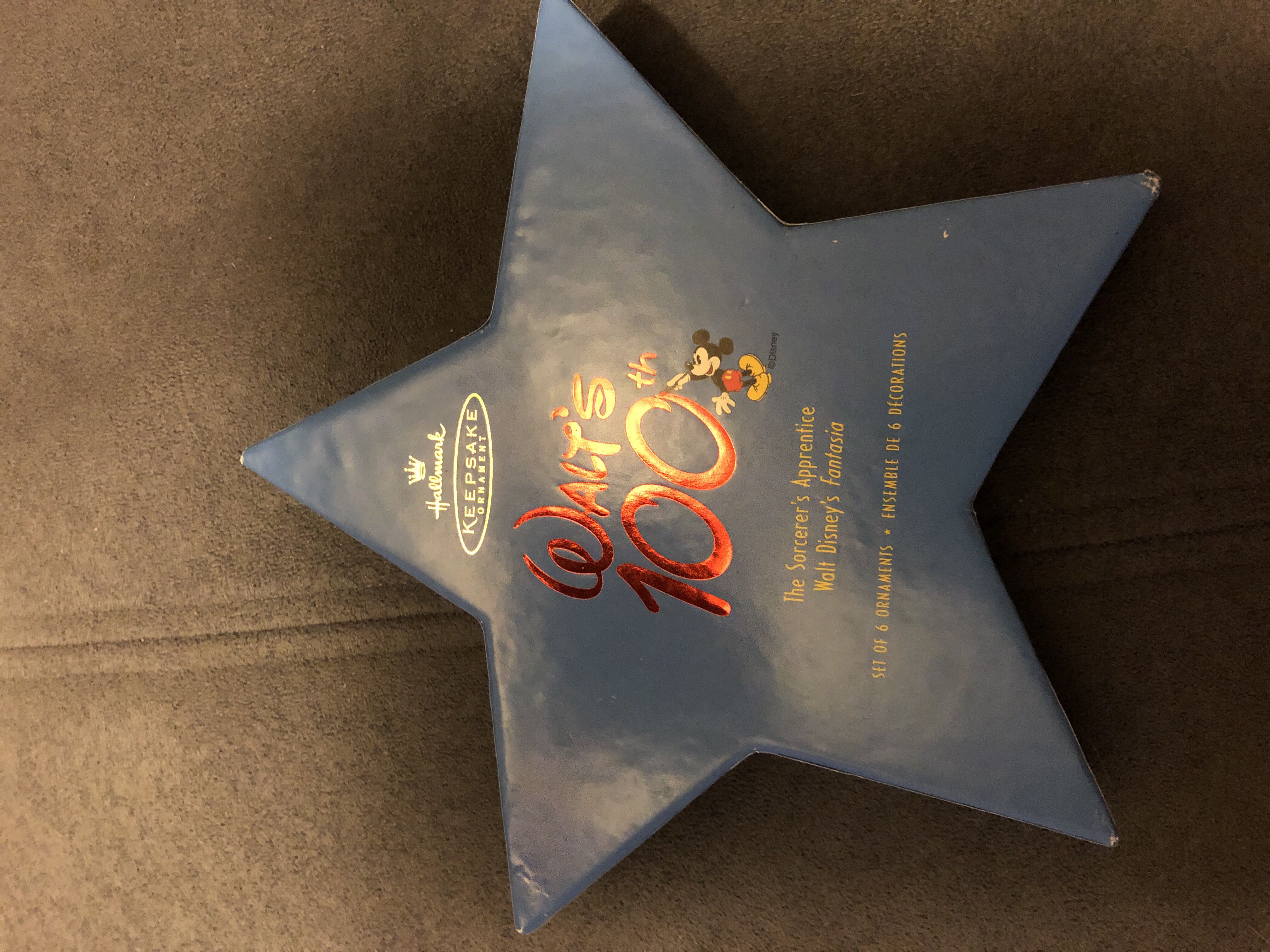 NR  Rockwell’s celebration of Santa Set 1