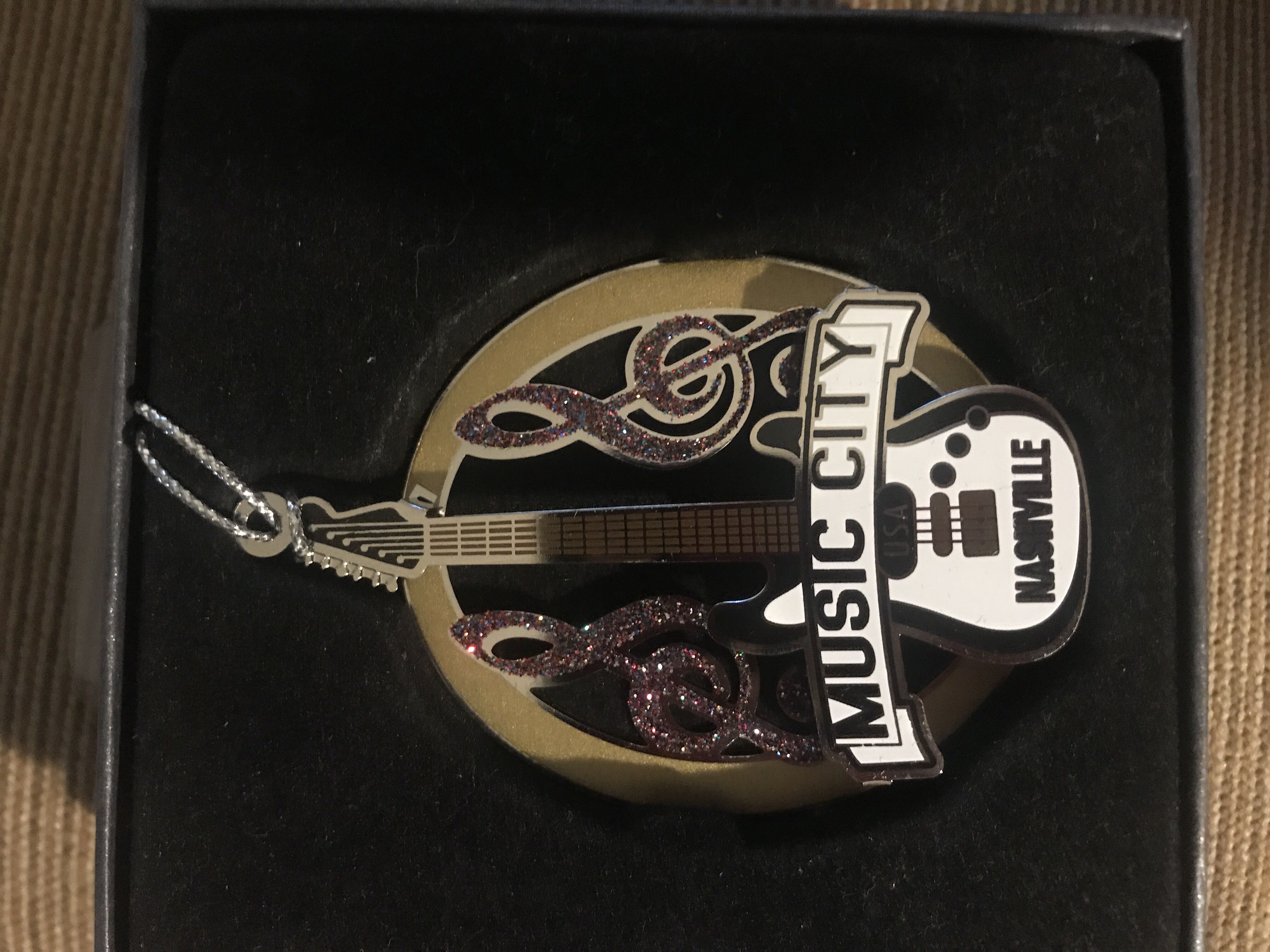 Lucy And Woodstock With Present