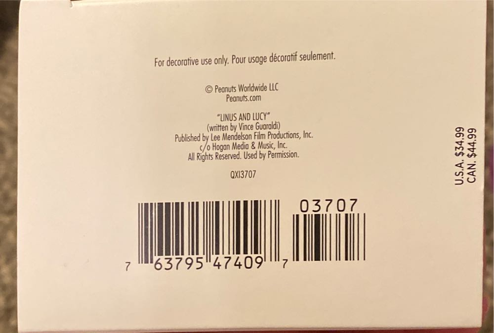 Merriest House in Town - The Peanuts Gang (Winter) ornament collectible [Barcode 763795474097] - Main Image 3