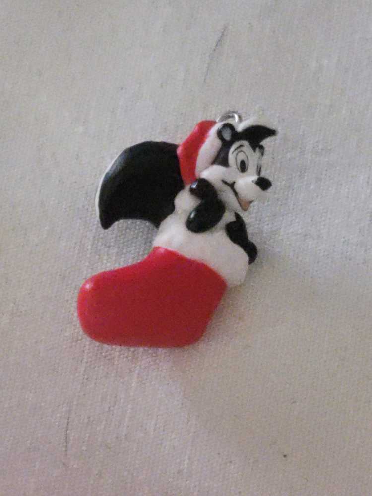 Mini - Looney Tunes - Pepe Le Pew - Kiss-Mas Greeting - Looney Tunes (Pepe Le Pew - Miniature) ornament collectible [Barcode 763795417520] - Main Image 2