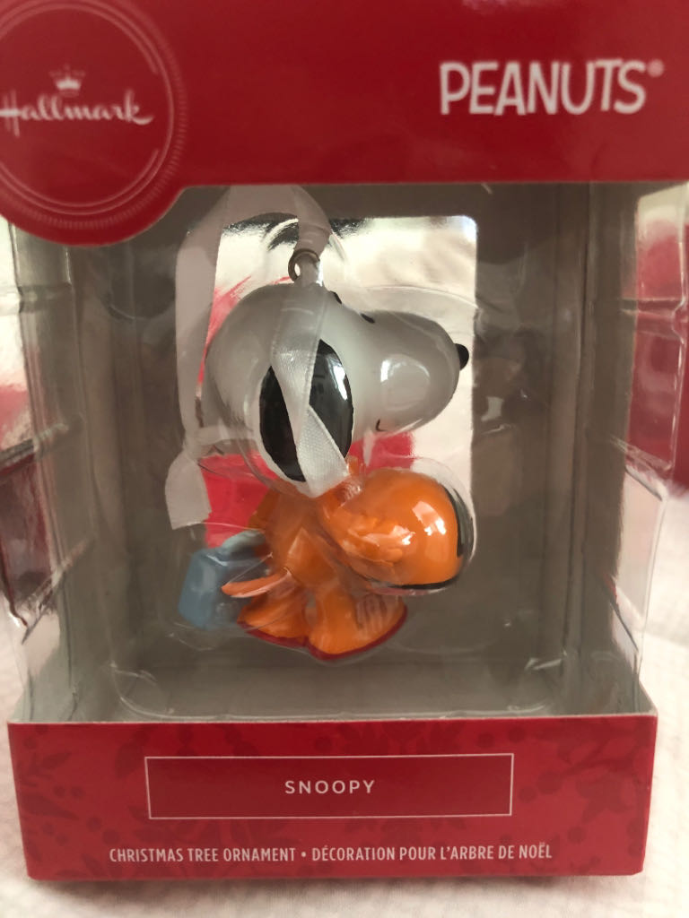 Hallmark Red Box Astronaut Snoopy - The Peanuts Gang (Red box Line) ornament collectible [Barcode 763795540709] - Main Image 2