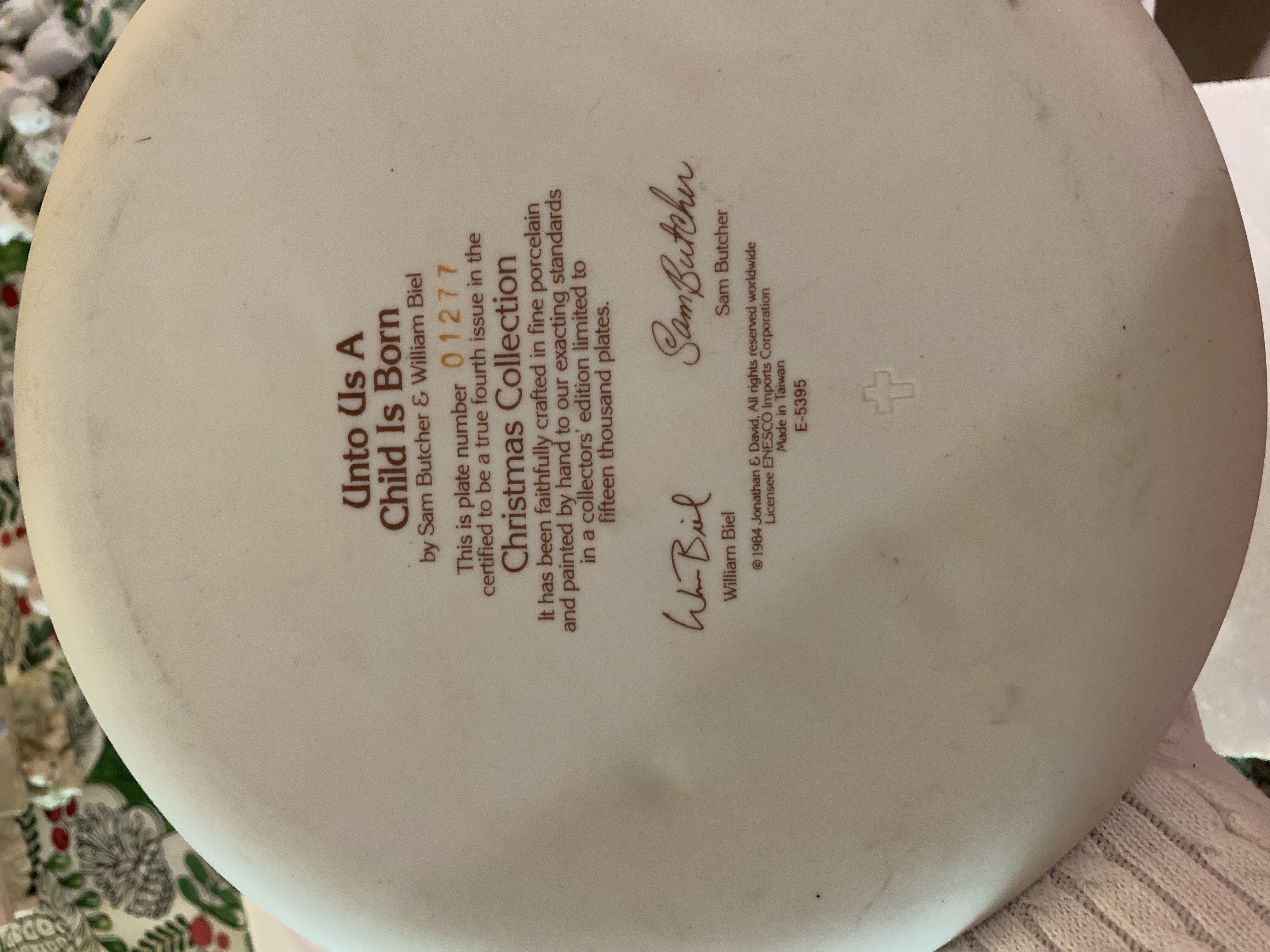 Plate - Unto Us A Child Is Born - Cross 1984 Marking (Nativity) ornament collectible - Main Image 2