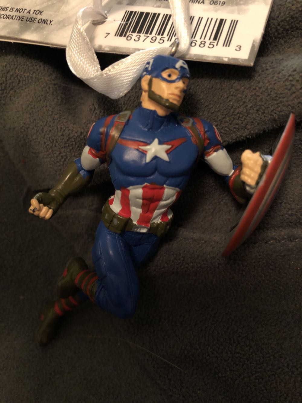 Captain America  (Movies & TV) ornament collectible [Barcode 763795566853] - Main Image 1