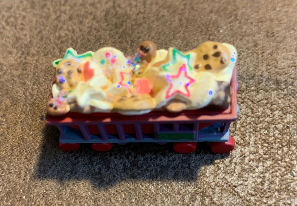Noel R.R. #8 - Cookie Car - Noel R. R. Miniature (Miniature Railroad) ornament collectible [Barcode 015012290288] - Main Image 3