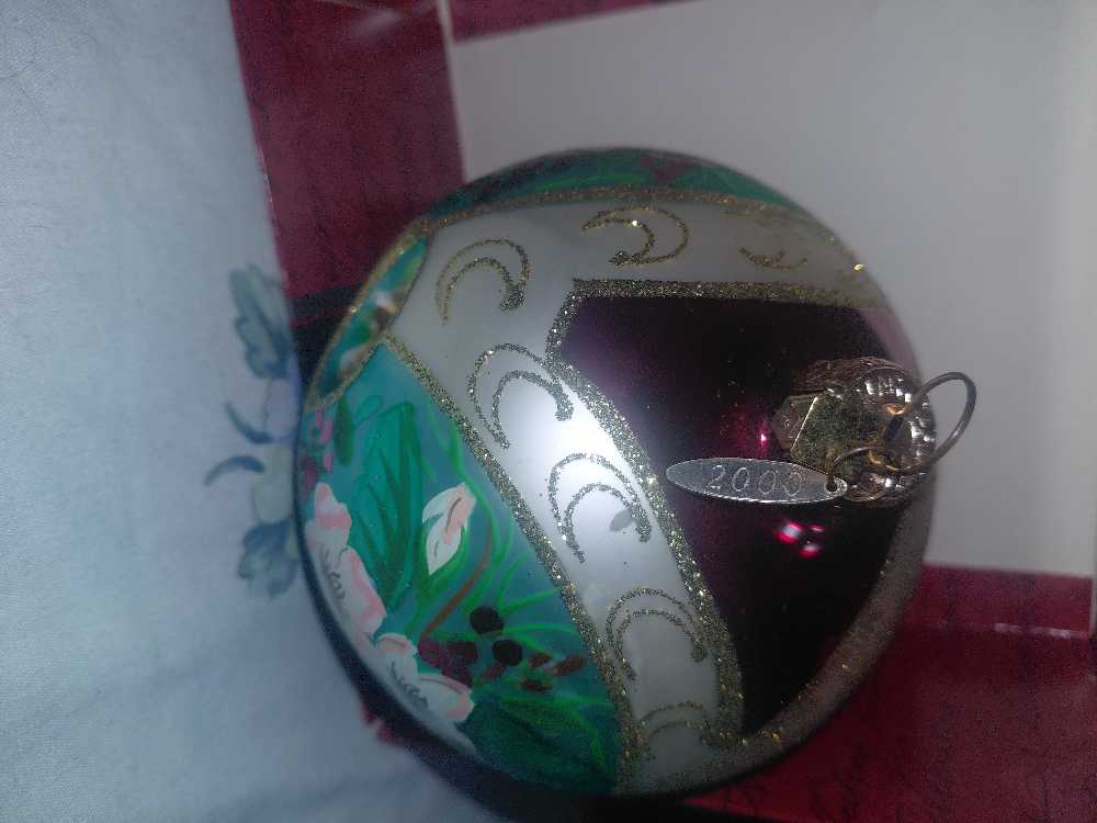 Christmas Rose 3rd & Final In The Series - Crown Reflections Blown Glass ornament collectible [Barcode 015012566154] - Main Image 3