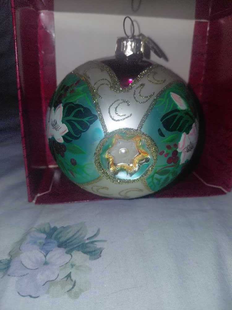 Christmas Rose 3rd & Final In The Series - Crown Reflections Blown Glass ornament collectible [Barcode 015012566154] - Main Image 4