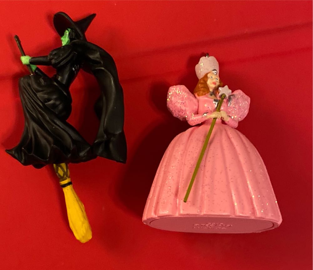 Glinda The Good Witch and Wicked Witch Of The West - The Wizard Of Oz (The Wizard Of Oz) ornament collectible [Barcode 763795493456] - Main Image 2