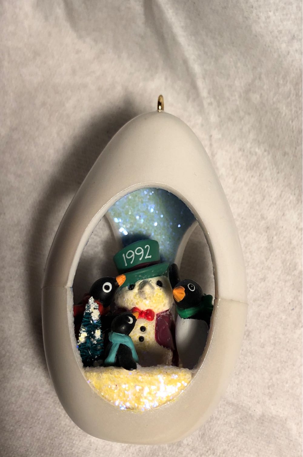 Winter Surprise #4 & Final - Winter Surprise (Penguins) ornament collectible [Barcode 070000027475] - Main Image 3