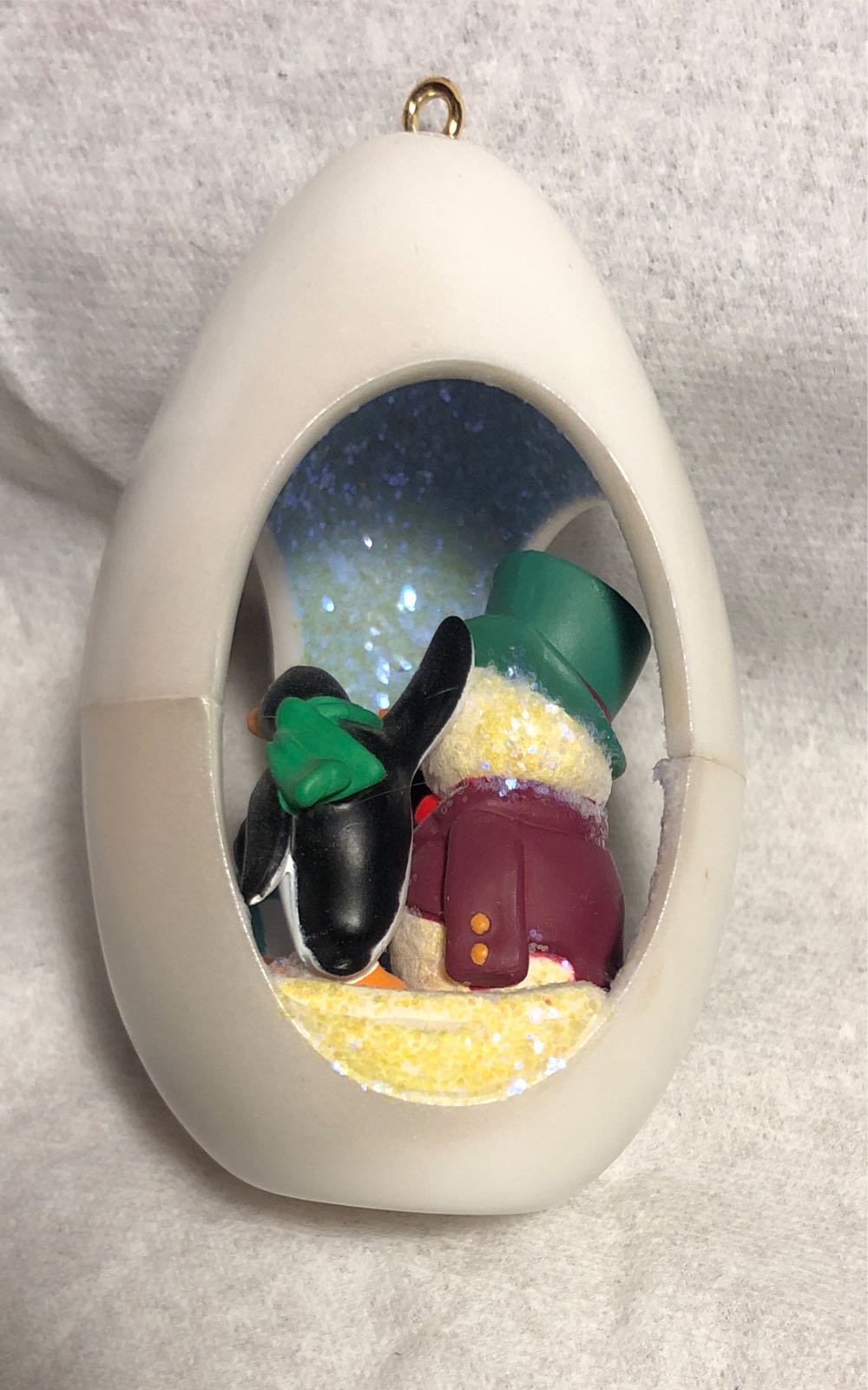 Winter Surprise #4 & Final - Winter Surprise (Penguins) ornament collectible [Barcode 070000027475] - Main Image 4