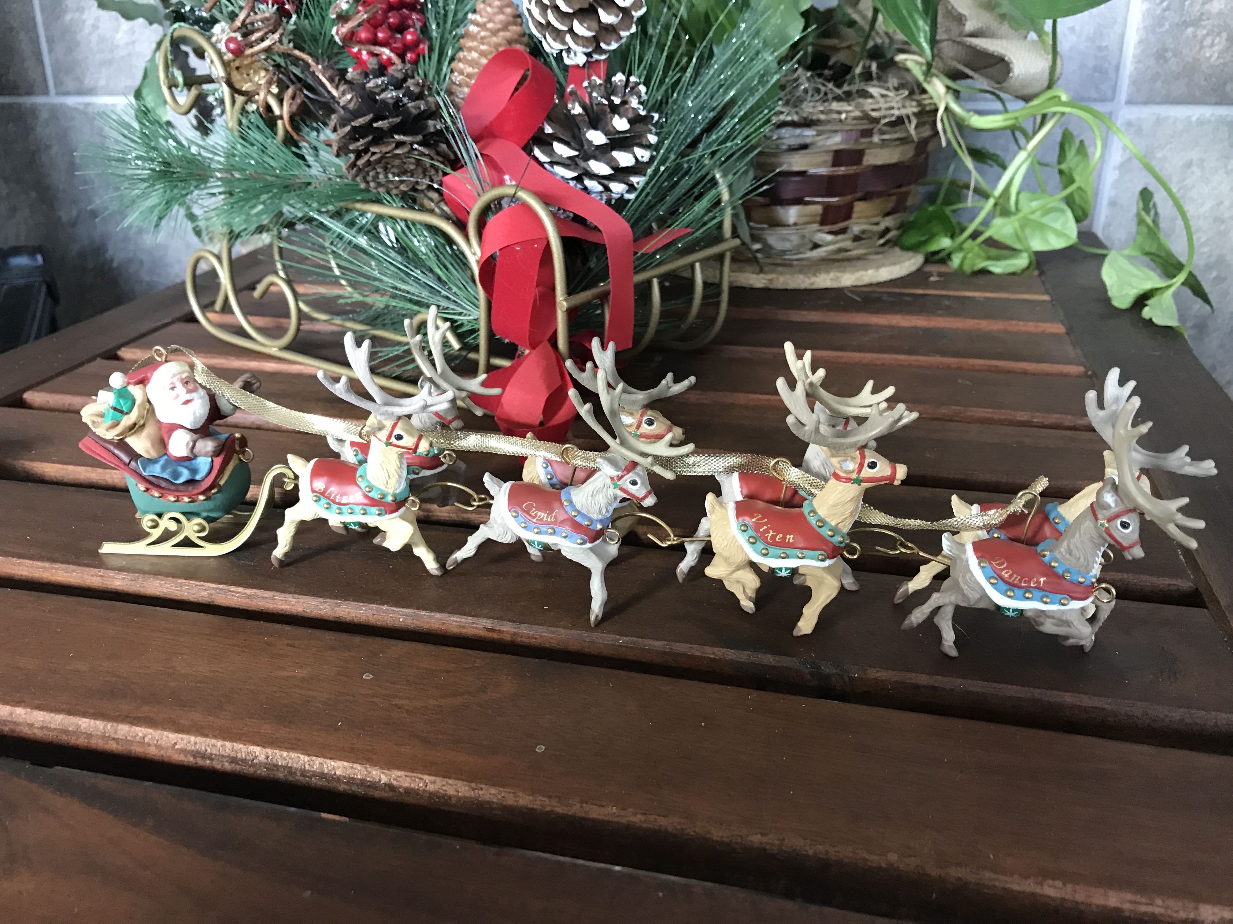 Santa Claus (In Sleigh)  ornament collectible - Main Image 2